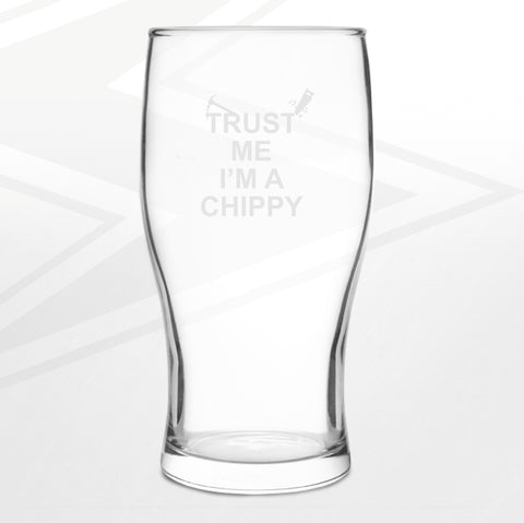 Carpenter Pint Glass Engraved Trust Me I'm a Chippy Hammer & Saw